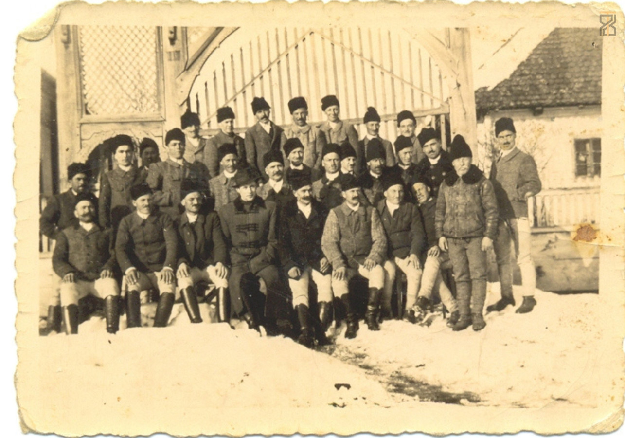 /storage/img/big_repyx-ria-397a-egyhaztanacs-csoportkepe-1942-posteleport.jpg