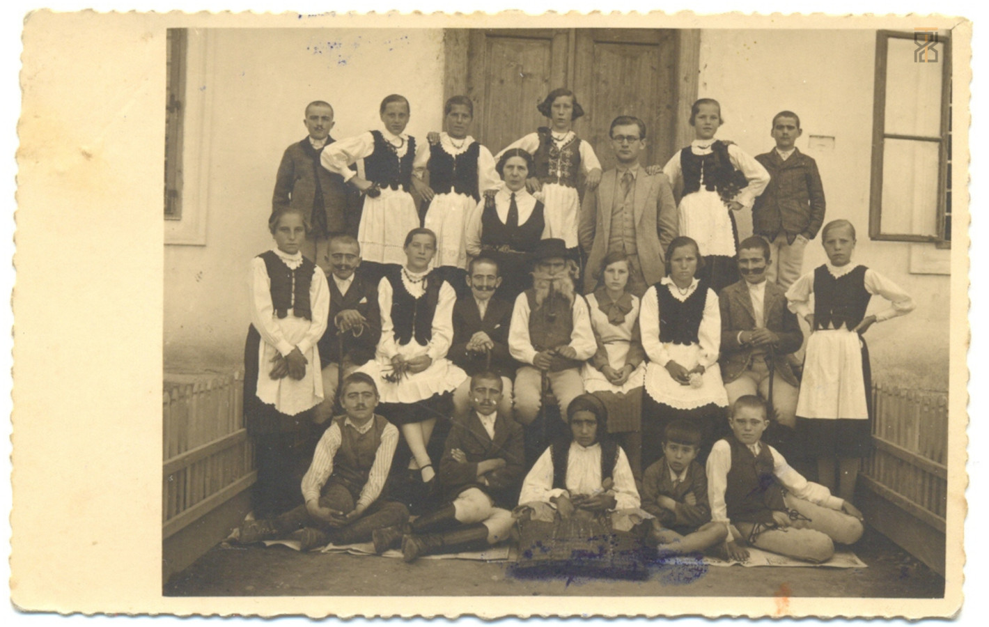 /storage/img/big_repyx-ria-410a-osztalykep-1934-bol-posteleport.jpg