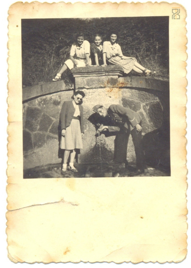 /storage/img/big_repyx-ria-434a-kirandulason-keszult-csoportkep-1942-julius-27-posteleport.jpg