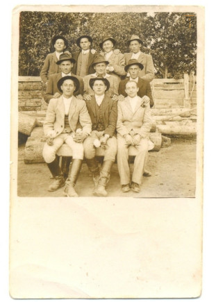 Legényes csoportkép - 1954.