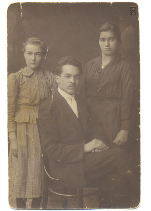 János Anna, János Imre, János Krisztina