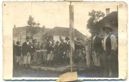 Román zászlórúd kivágása