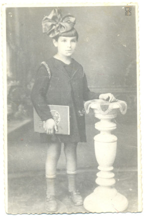 Péter Mária, elsőáldozási emlék