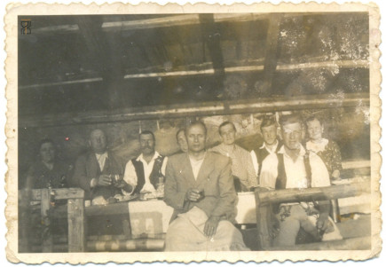 A Kecskés család Kömény József üdülőházában