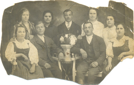 Csoportkép, jobb szélén Urkon Mátyás - 1934