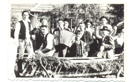 Zenészek a szüreti felvonuláson