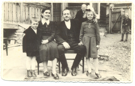 Gergely János és családja