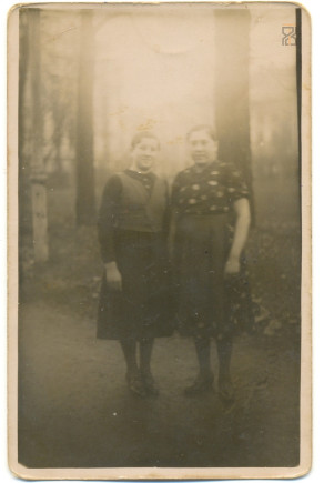 Keresztes Erzsébet és Tamás Ida Bukarestben, 1937.