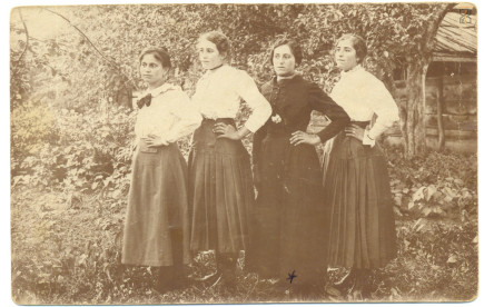 Női csoportkép - Koncsag lányok